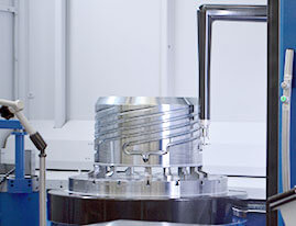 CNC Schleifmaschine in der Fertigung von mrwp